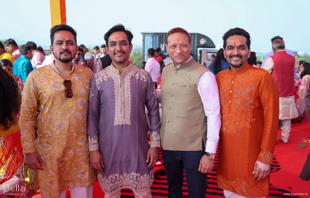 Dignitaries present at the Bhumi Poojan ceremony for Della Racecourse Pune township