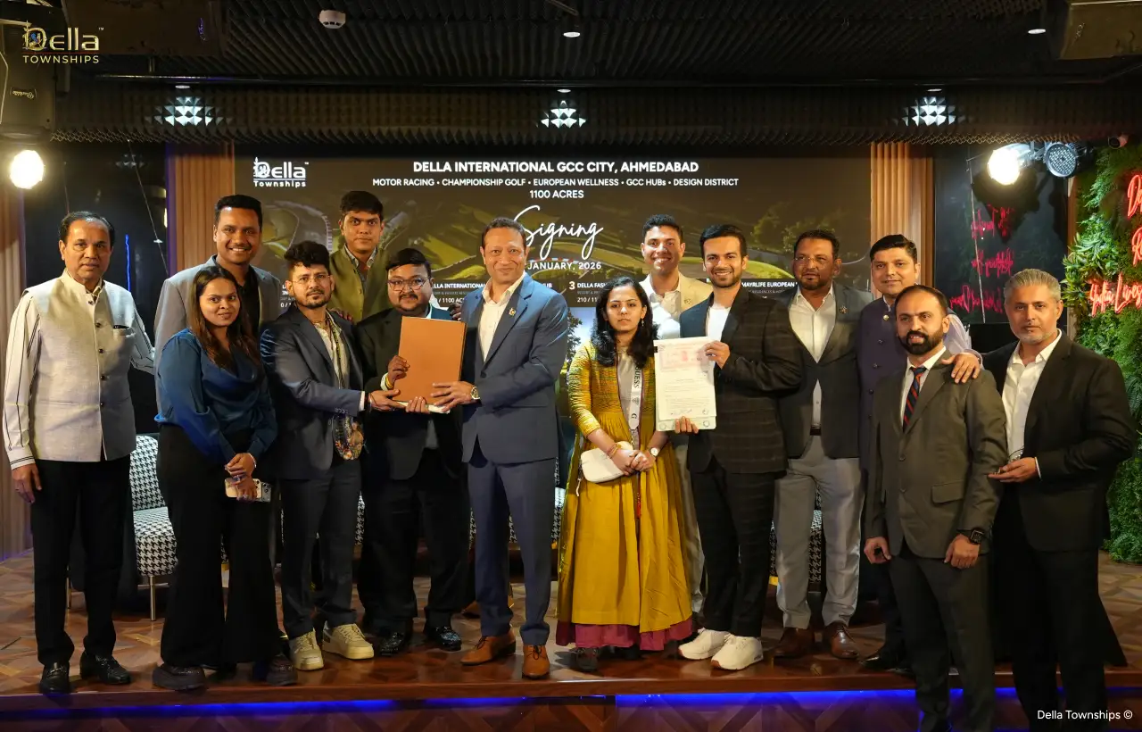 Certificate presentation during Della Townships Ahmedabad signing event