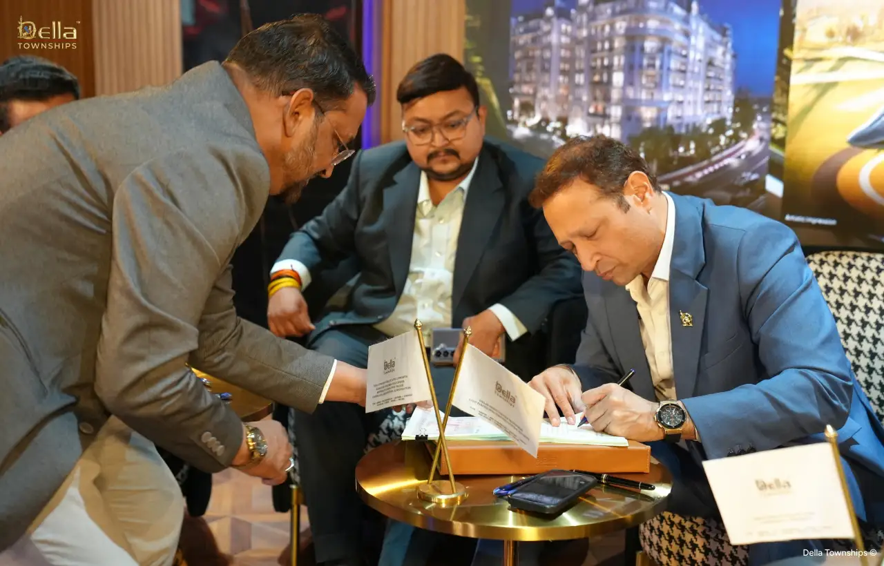 Della Townships leadership interacting with partners at Ahmedabad signing ceremony