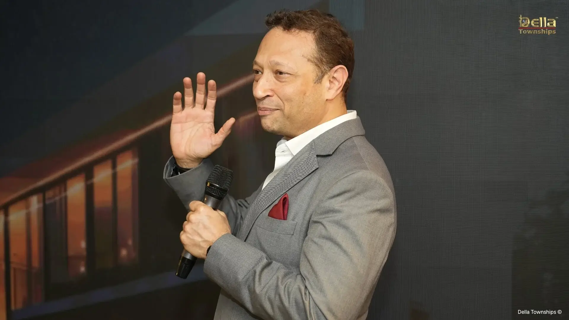 Presentation during Della Racecourse Raipur event by Della Townships