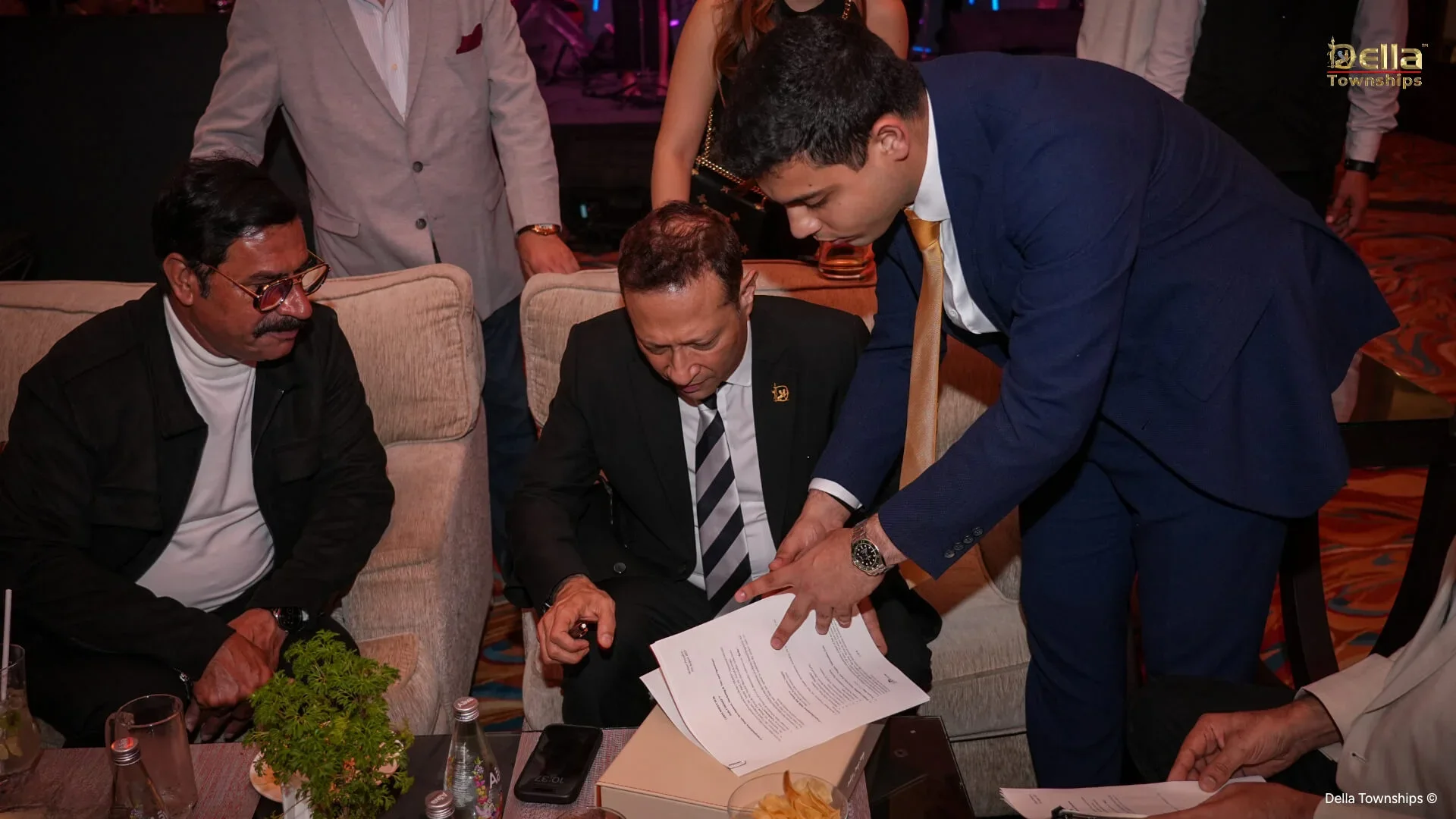 Document signing at Della Townships Nagpur Bor Reserve launch event